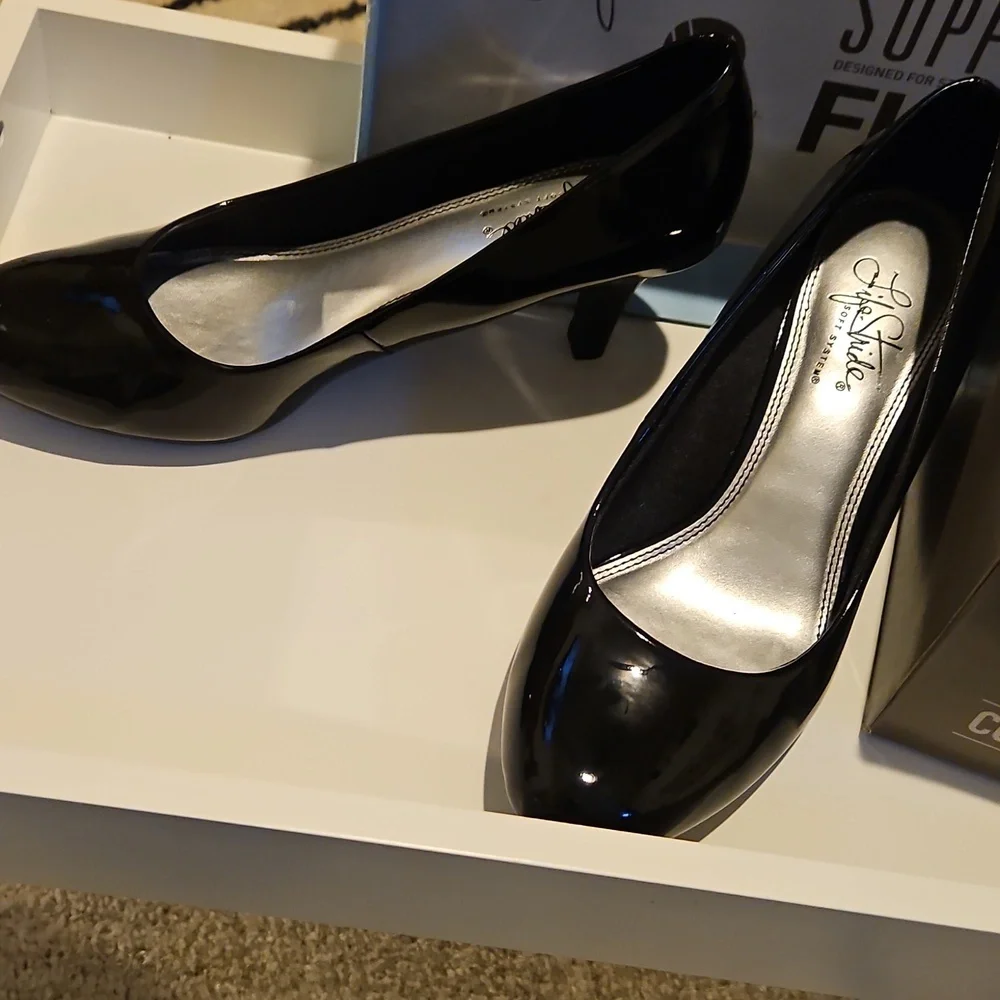 Life Stride Women's Black Heels - Picture 4 of 5